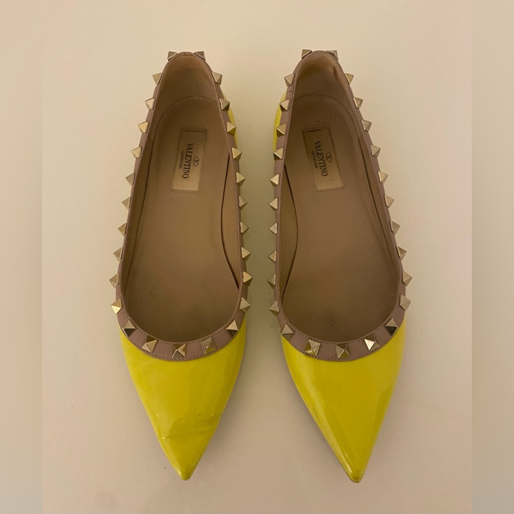 AUTHENTIC 
Valentino Neon Yellow Stud Flat 
Size: 37 1/2